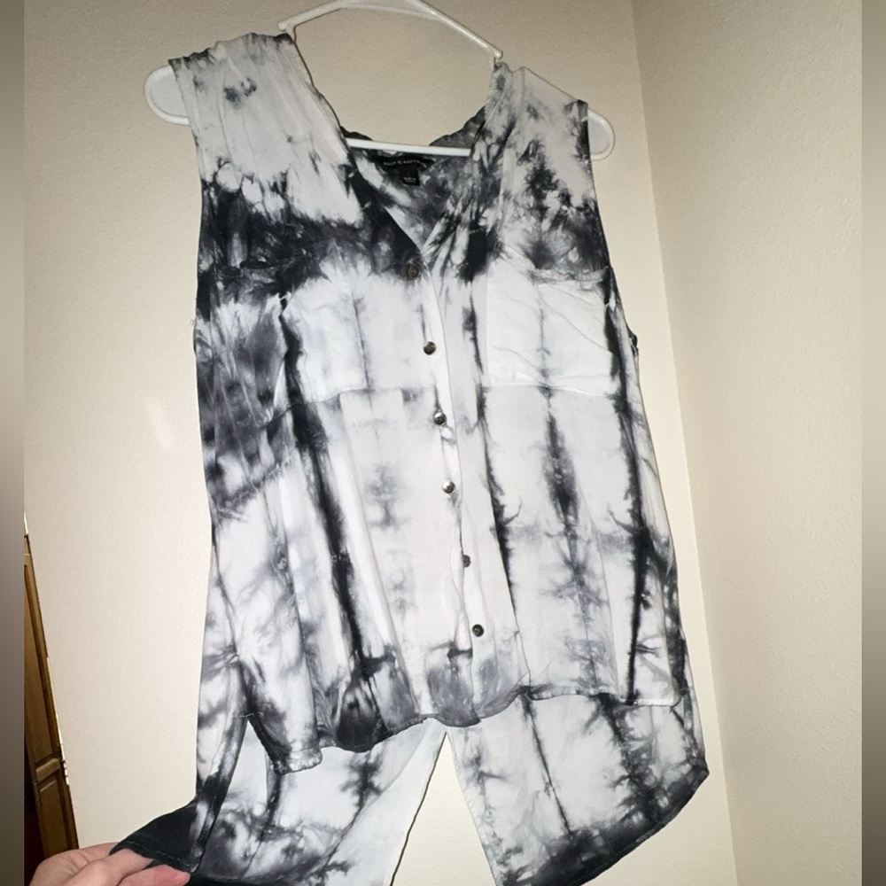 Flowy tank